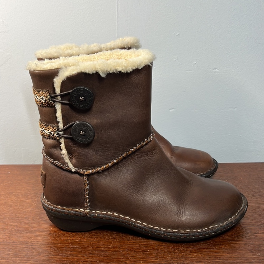 UGG Australia Lillie S/N 3336 Sheepskin Brown Leather Boots Women’s Size 6